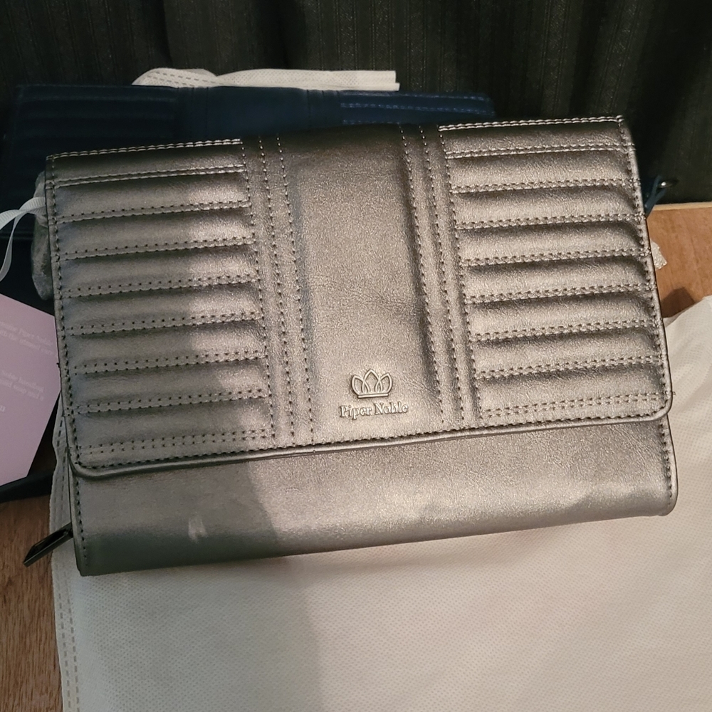 Crossbody purse